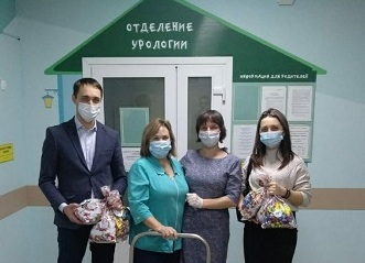 Маленькие пациенты республиканской больницы получили сладкие подарки от компании "Сыктывкархлеб"